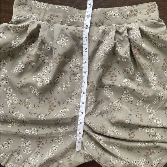 LANA LEE PETITE || Vintage floral shorts - Picture 11 of 12